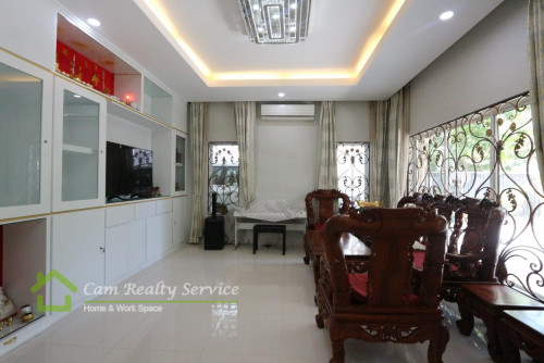 National Road 1 area | Very nice 4 bedrooms twin villa in gated community for rent