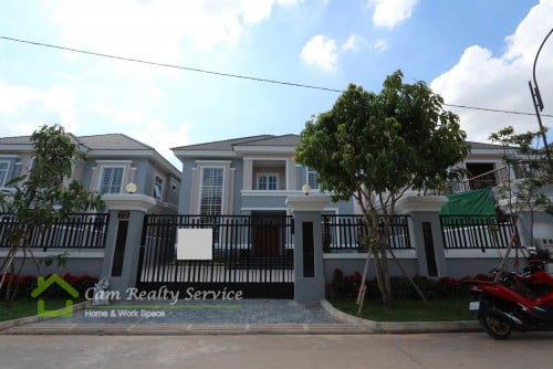Aeon Mall Sen Sok area | Fully furnished 4 bedrooms single villa for rent | Shared garden