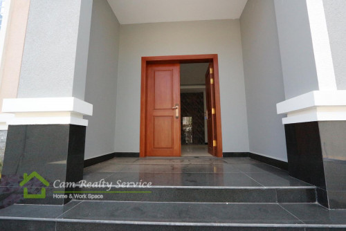 Aeon Mall Sen Sok area | Fully furnished 4 bedrooms single villa for rent | Shared garden