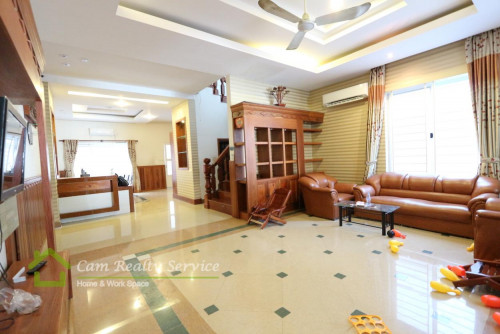 National Road 1 area | Beautiful 4 bedrooms twin-villa in gated community for rent