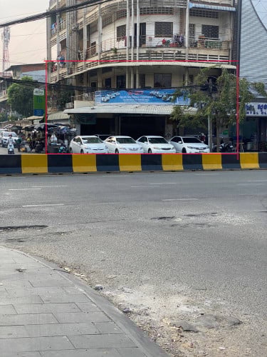 ផ្ទះកែងលក់ នៅផ្លូវធំ DN/ផ្សារញ៉ែរ (Eo, E1)