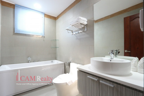 Near BKK1 area | Modern style 4 bedroom serviced apartment for rent