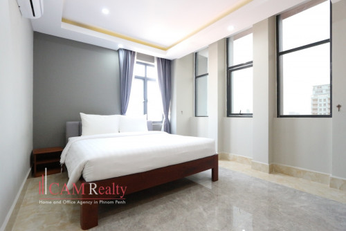 Near BKK1 area | Modern style 4 bedroom serviced apartment for rent
