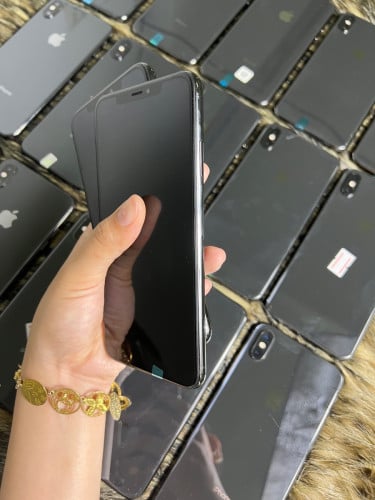 XS Max អាធំ ស្សុីនសំនុំមានស្គេន