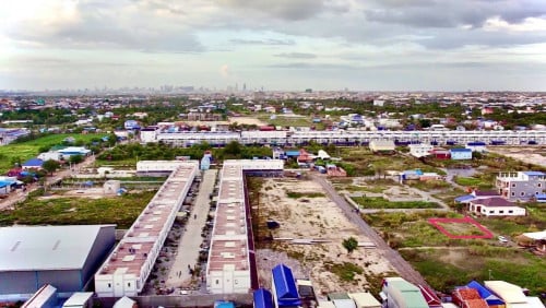 ដីលក់បន្ទាន់នៅព្រែកហូលិចក្បែរផ្លូវទៅព្រលានយន្តហោះថ្មី