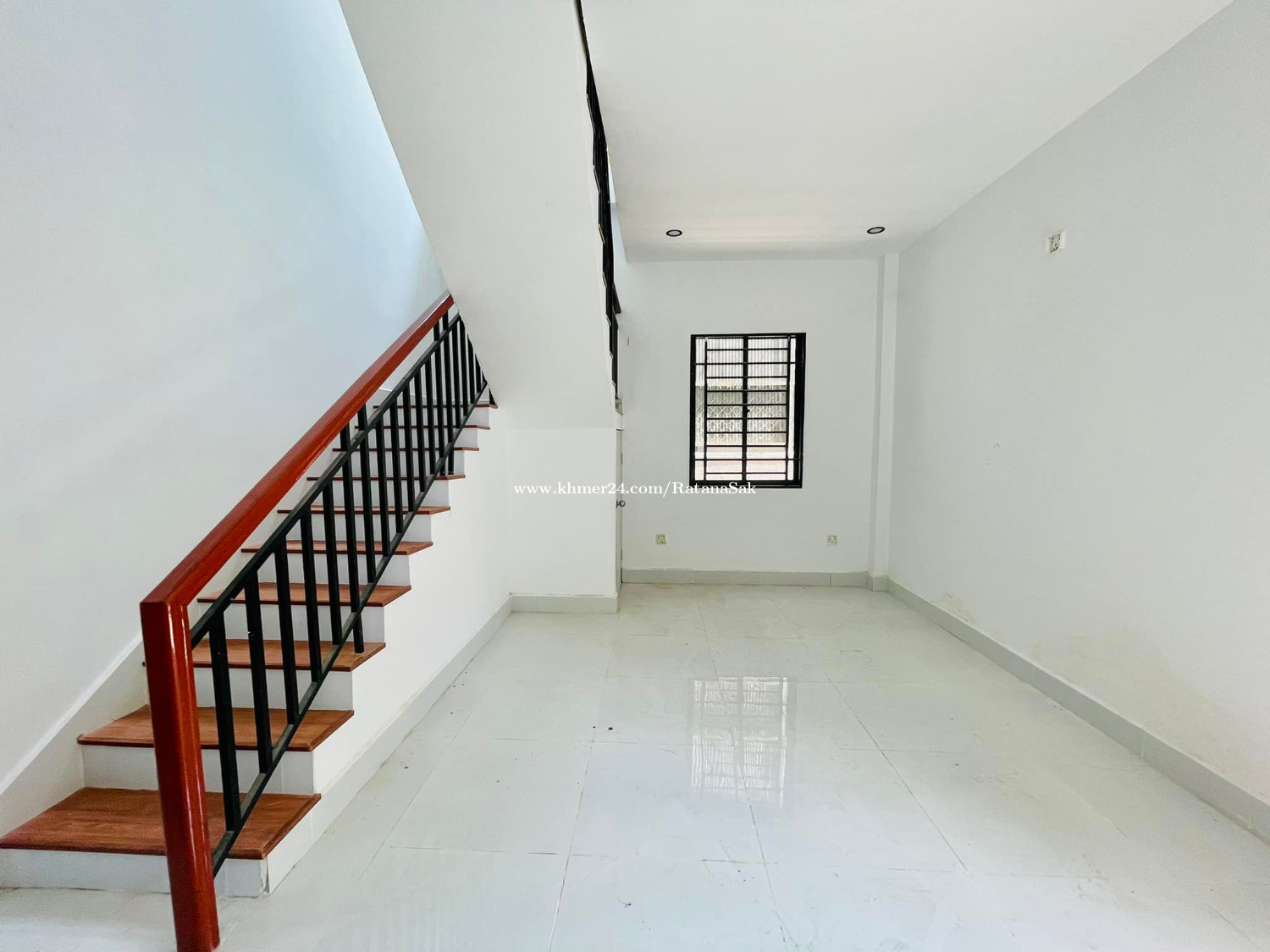 វីឡាជួល ជិតមន្ទីរពេទ្យអន្តរជាតិសែនសុខ Villa for Rent near Sen Sok