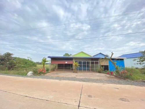 ផ្ទះនឹងដីលក់