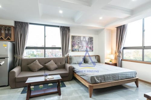 Doun Penh area | Modern & Serviced Studio room with elevator for rent nearby Royal Palace