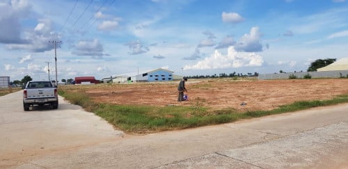 ដីលក់ នៅផ្លូវជាតិលេខ ៣ ត្រង់គីឡូម៉ែត្រលេខ ៤០ (ជាប់រោងចក្រផលិតទឹកសុទ្ធ​)