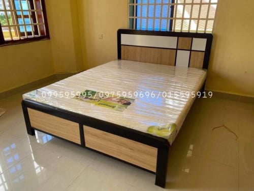 ឈុតគ្រែ​ដែកក្បាលឈេី