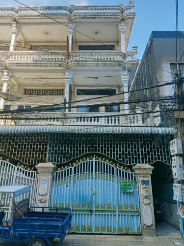 ផ្ទះលក់ប្លុកបឹងកេងកង៣ ផ្លូវ៣២០​​​ (មានចំណូលពីការជួលស្រាប់ ជាន់ផ្ទាល់ដី និងជាន់ទី២)