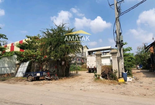 ដីលក់ប្រញាប់នៅមុខព្រលានពោធិ៍ចិនតុង