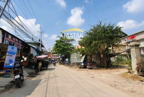 ដីលក់ប្រញាប់នៅមុខព្រលានពោធិ៍ចិនតុង