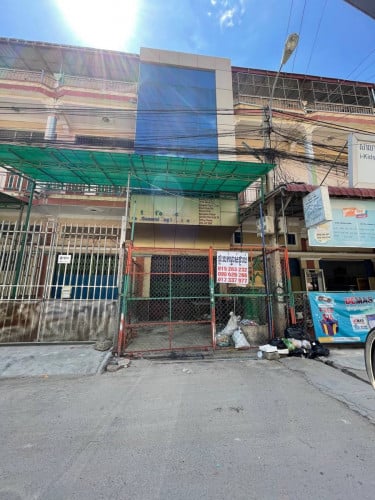 ផ្ទះលក់បុរីលឹមឈាងហាក់ កាត់ប្លង់រឹងជូន ចំងាយ 500ម៉ែត្រពីរង្វង់មូលចោមចៅ