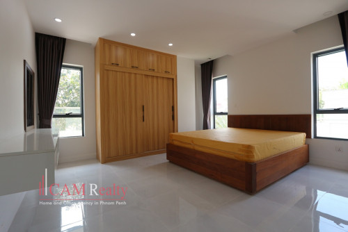 Tuol Kork area| Spacious 1 bedroom serviced apartment for rent| Rooftop pool & Gym