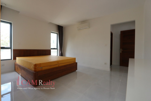 Tuol Kork area| Spacious 1 bedroom serviced apartment for rent| Rooftop pool & Gym