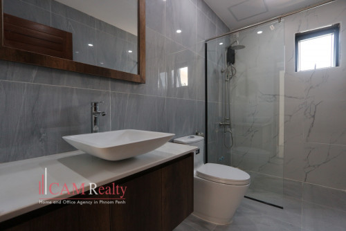 Tuol Kork area| Spacious 1 bedroom serviced apartment for rent| Rooftop pool & Gym