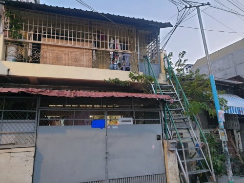 (តំលៃក្រោមទីផ្សារខ្លាំងកណ្តាលក្រុង) សំនង់12 ផ្ទះថ្ម1ល្វែងកែង5.2m*15m ដាច់តែឯង មិនមែនផ្ទះល្វែងជាប់គេ