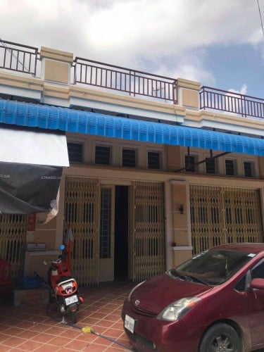 លក់ផ្ទះ ក្រោមទីផ្សារឆ្ងាយ(លក់ខាត) 4.2 X 14 m (ផ្ទះផ្ទាល់ខ្លួន)(អ្នកនាំមកមានComission)