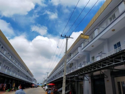 ផ្ទះនៅបឹងធំ បែកចាន