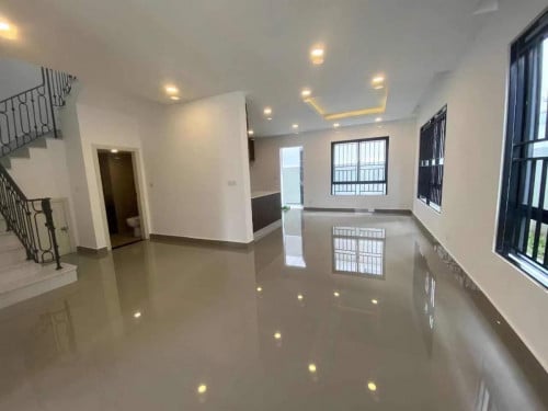 បុរីជីបម៉ុងប្រភេទវីឡា Queen B (ជីបម៉ុងផ្លូវ50ម៉ែត្រ)