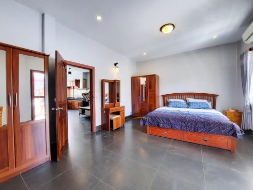 Spacious & Modern apartment one bedroom for rent near Central market, Doun Penh area