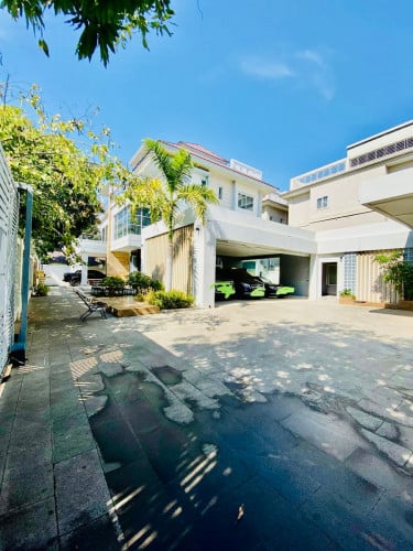 Corner & Modern Queen Villa for rent in Peng Houth Beung Snor, $8,000/month, 06 Bedrooms