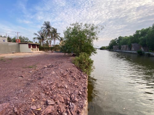 ដីលក់ ជាប់ព្រែកធំ កំពត