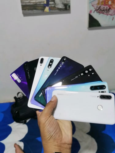 មានសំបកក្រោយគ្រប់ម៉ូដែល