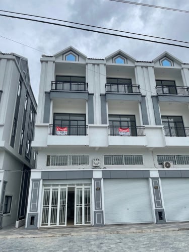 Shop House for Sale National Road 4 / 4 号国道(新建) 2 间待售商铺