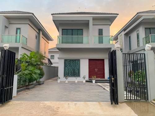 វីឡាសម្រាប់លក់ក្នុងក្រុងសៀមរាប-បុរីទេសចរណ៍/Villa for Sale in Siem Reap - Borey Tourism City