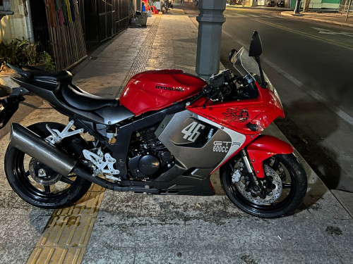 Urgent sales- SUPERBIKE GTR- HYOSUNG- 250cc + 46 Rossi Stickers