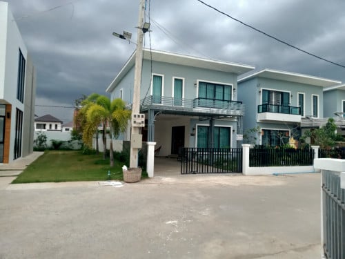 ផ្ទះលក់នៅក្នុងបុរី Williams ទំហំ 10m*22m មានផ្លូវមុខនិងផ្លូវក្រោយ