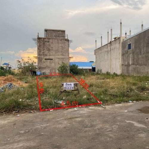 ដីលក់​ នៅម្តុំអន្លង់ក្ងាន​ ផ្លូវហាន់ណូយ￼