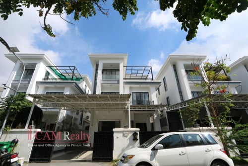 Expansive 5 bedrooms king-villa in gated community for rent in ISPP area