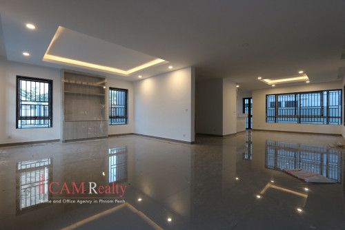 Russei Keo area| 5 bedrooms queen villa in gated community for rent