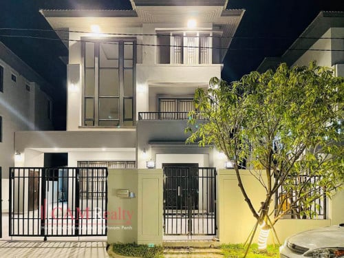Russei Keo area| 5 bedrooms queen villa in gated community for rent