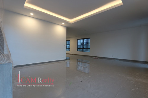 Russei Keo area| 5 bedrooms queen villa in gated community for rent