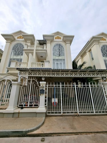 វីឡាភ្លោះជួលមានសំភារៈពេញគ្រប់ជាន់ ក្នុងបុរីមេគង្គ រ៉ូយ៉ាល់ (Mekong Royal 6A)