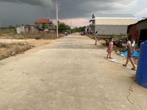 ***ដីទល់មុខ គំរោងផ្ទះល្វែង