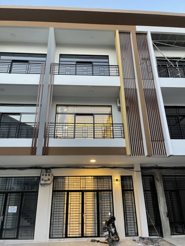 វីឡាកូនកាត់ជិតវត្តក្រាំងធ្នង់ លក់បន្ទាន់ ក្នុងគម្រោងបុរីមេគង្គលែន (Mekong Land, Golden Avenue)