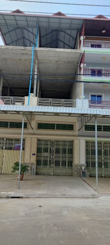 ផ្ទះបណ្ដោយ 20M តាម Mazda showroom 60m មានចំណូល