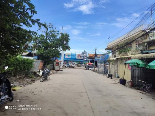 ផ្ទះល្វែងលក់បន្ទាន់ នៅកណ្តាលក្រុងព្រះសីហនុ