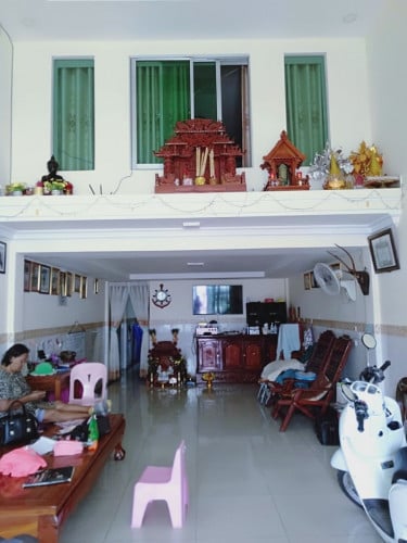 ផ្ទះក្បែរផ្សារដីហុយលក់បន្ទាន់!