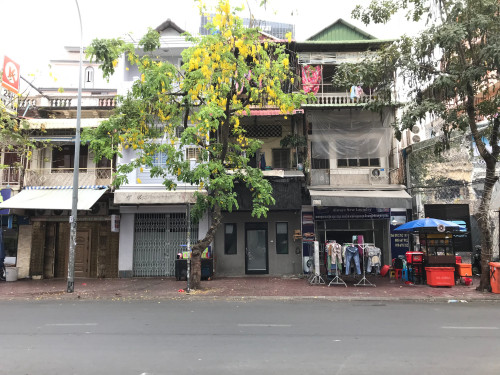 ផ្ទះ១ជុង លក់បន្ទាន់ តាមបណ្តោយផ្លូវ ប៉ាស្ទ័រ ជិតផ្សារទំនើបសូរិយា