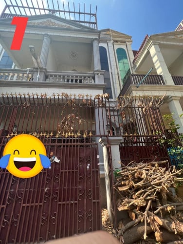 ផ្ចះលក់ មានផ្លូវចេញ-ចូល មុខ-ក្រោយ