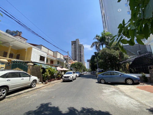 9 Bedroom villa available for rent in Daun Penh area