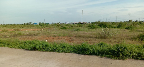 ដីលក់12.6m x 20mស្មើបីល្វែងជាប់រោងចក្រអូរនាងក្រុងប៉ោយប៉ែតតម្លៃក្រោមទីផ្សារ