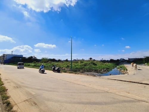 ដីកែងលក់