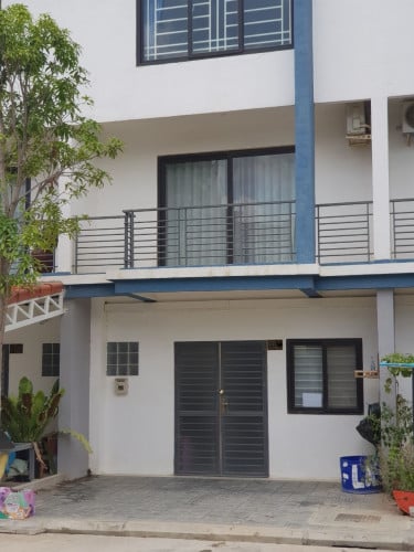 ផ្ទថ្មី សម្រាប់លក់